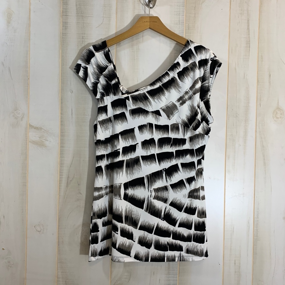 Kenneth Cole Black and White Top Graphic M